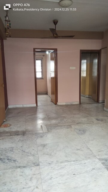 Room in 3 BHK Apartment at Elliot Road – for Rent