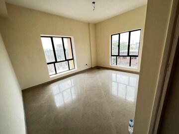 Room in 3 BHK Apartment at Elliot Road – for Rent