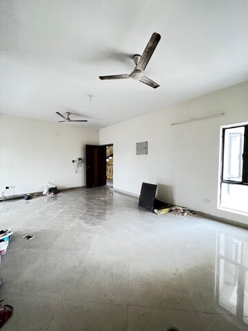 Room in 3 BHK Apartment at Elliot Road – for Rent
