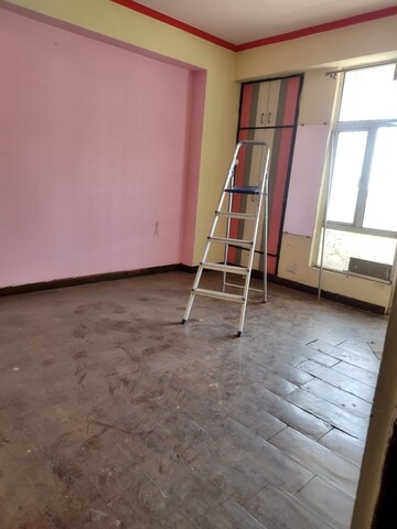 Room in 3 BHK Apartment at Gaurs Global Village, Sain Vihar – for Rent
