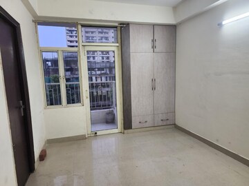 Room in 3 BHK Apartment at Proview Officer City 2, Raj Nagar Extension – for Rent