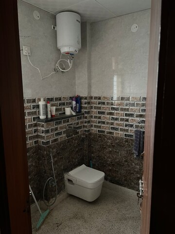 Bathroom in 2 BHK Builder Floor at Sector 40 – for Rent