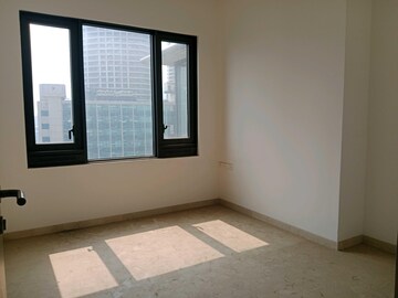 Room in 2 BHK Apartment at Lodha The Park, Worli – for Sale