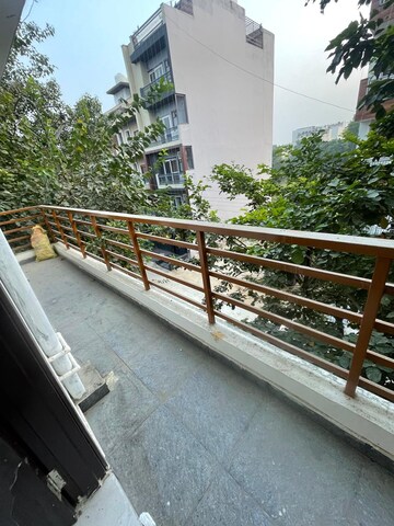 Balcony in 3 BHK Builder Floor at Sector 40 – for Rent