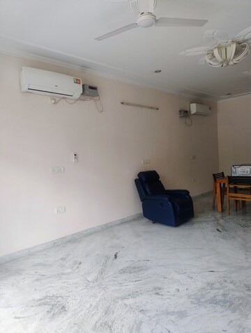 Living Room in 3 BHK Builder Floor at Sector 40 – for Rent
