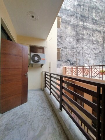 Balcony in 3 BHK Builder Floor at Sector 40 – for Rent