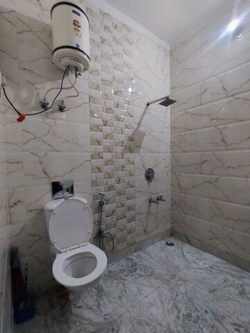 Bathroom in 3 BHK Builder Floor at Sector 40 – for Rent