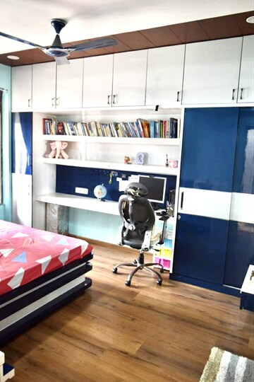 Room in 3 BHK Apartment at Shree Balaji Wind Park, Near Nirma University On Sg Highway – for Rent