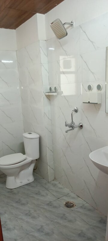 Bathroom in 1 BHK Builder Floor at Sector 47 – for Rent