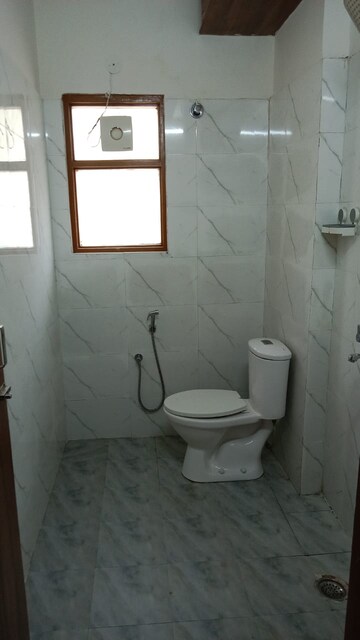 Bathroom in 1 BHK Builder Floor at Sector 47 – for Rent