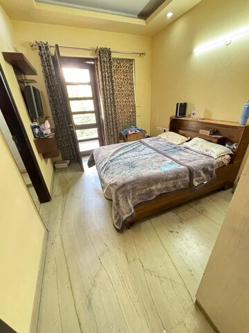 Bedroom in 2 BHK Builder Floor at Sector 43 – for Rent