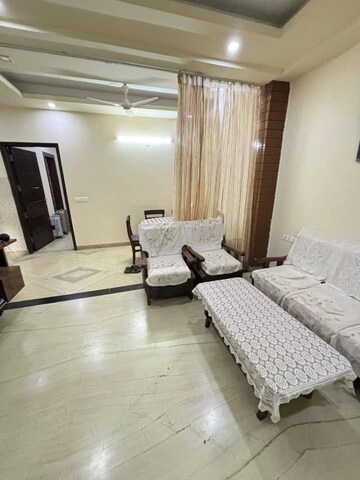 Living Room in 2 BHK Builder Floor at Sector 43 – for Rent