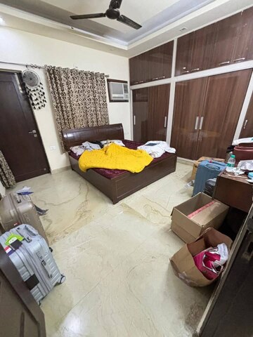 Bedroom in 2 BHK Builder Floor at Sector 43 – for Rent