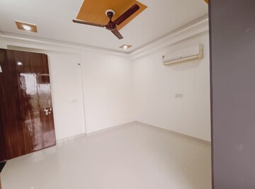 Room in 1 BHK Builder Floor at Sector 40 – for Rent