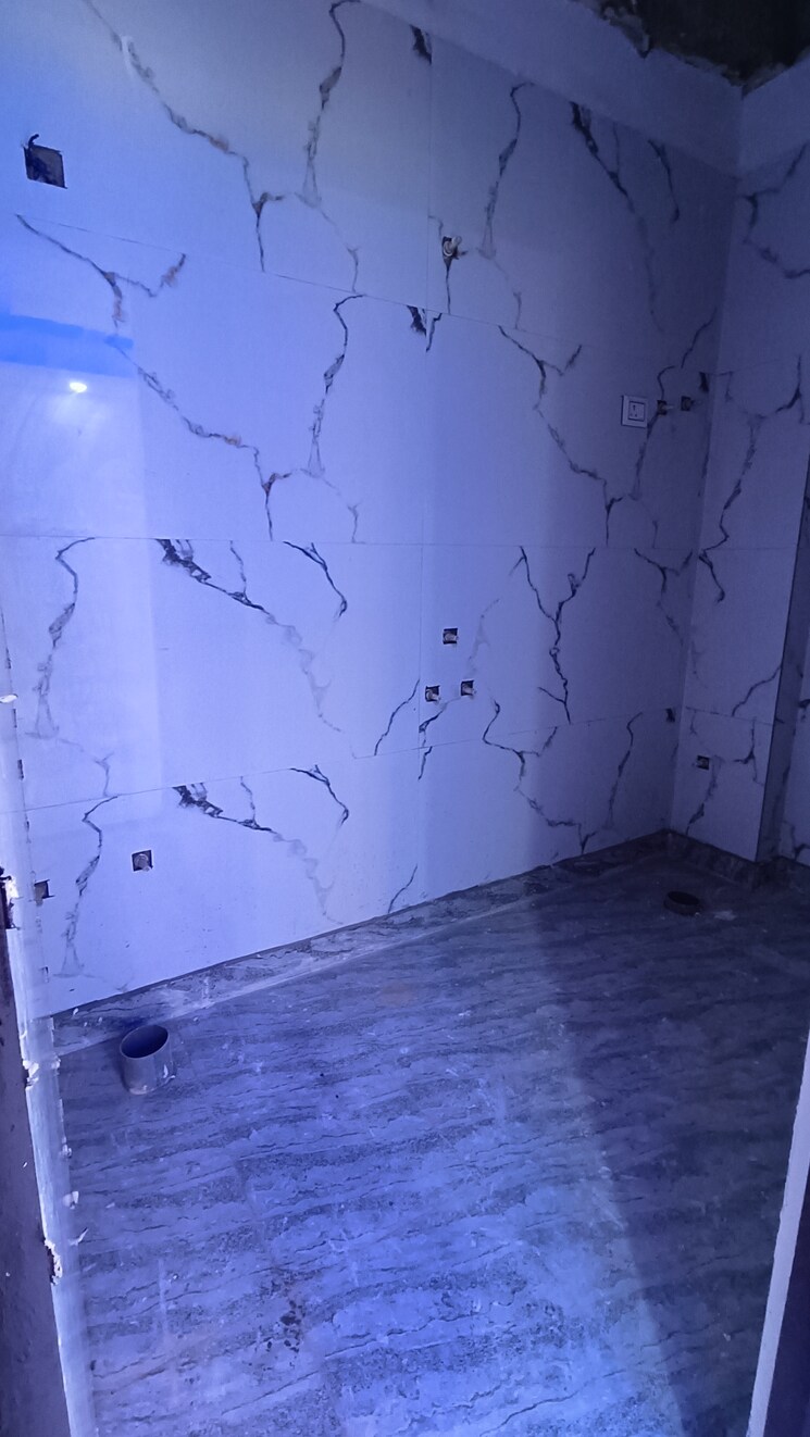 Bathroom, sector 73 2 Bedroom 1020 Sq.Ft. Builder Floor In Sector 73 Noida 8206610