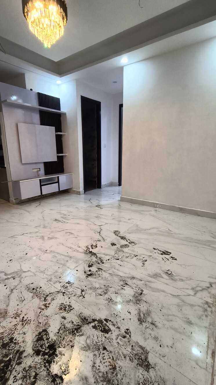 Living Room, sector 73 3 Bedroom 1350 Sq.Ft. Builder Floor In Sector 73 Noida 8206619