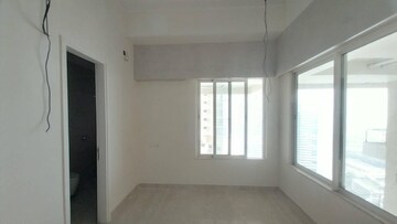 Room in 4 BHK Apartment at Indiabulls Sky Forest, Lower Parel – for Sale