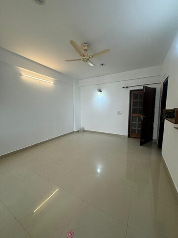 Room in 1 RK Apartment at Aman Vihar – for Rent