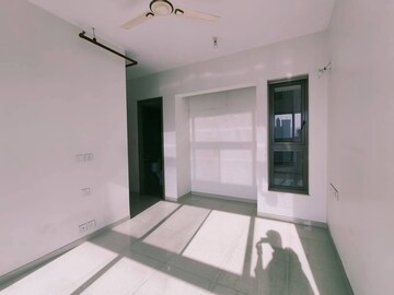 Bedroom in 2 BHK Apartment at Kalpataru Paramount, Kapur Bawdi – for Rent