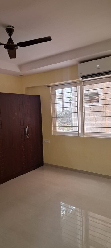 Room in 2 BHK Apartment at Rajapushpa Provincia, Narsingi – for Rent