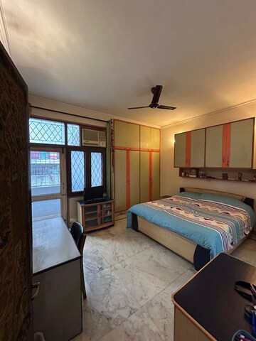 Bedroom in 3 BHK Builder Floor at Chittaranjan Park – for Rent