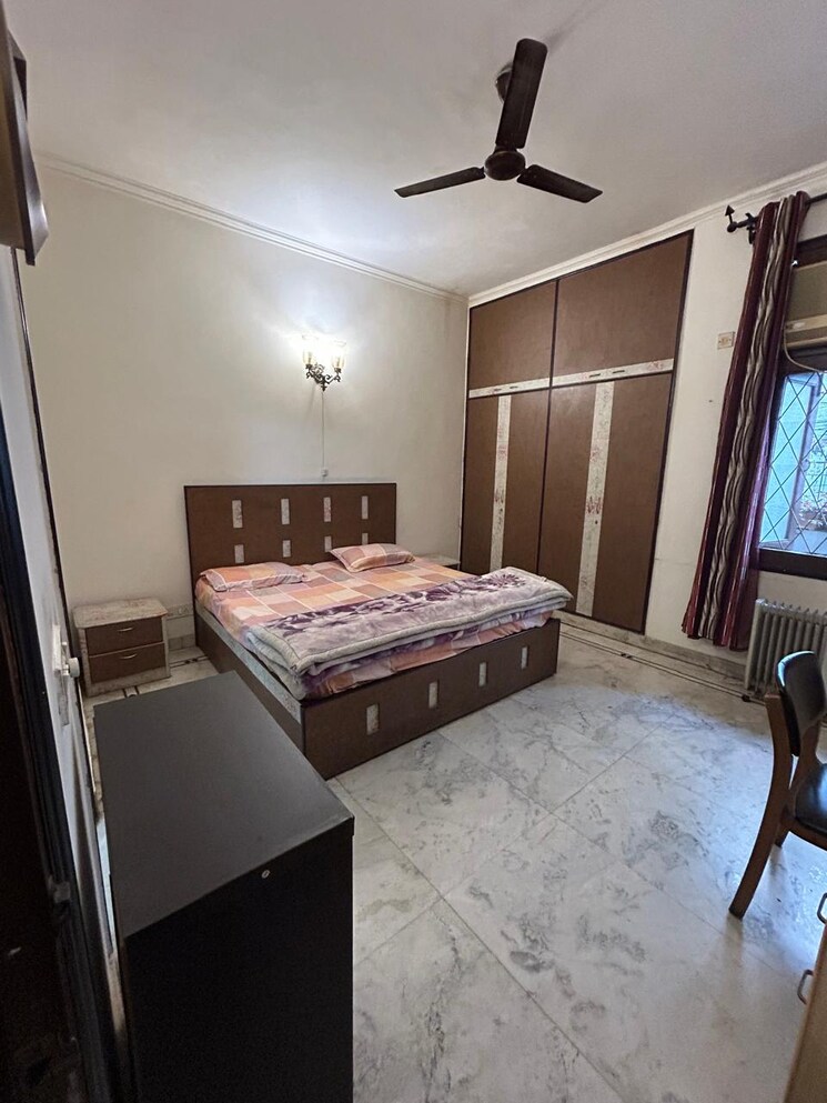 Bedroom, chittaranjan park 3 Bedroom 1800 Sq.Ft. Builder Floor In Chittaranjan Park Delhi 8206728