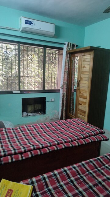 Bedroom in 1 BHK Apartment at Vile Parle West – for Rent