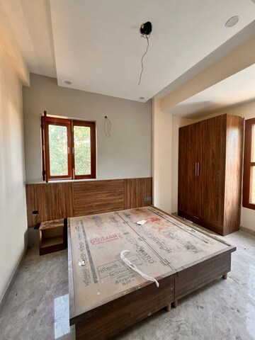 Bedroom in 1 BHK Builder Floor at Sector 40 – for Rent