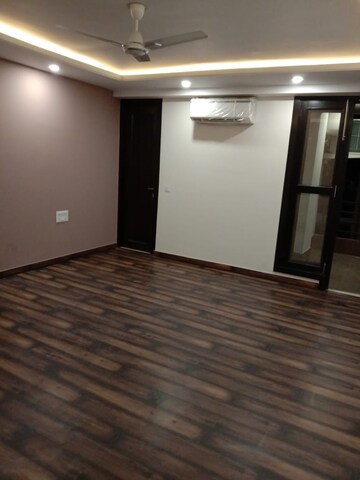 Room in 3.5 BHK Apartment at Vatika Seven Elements, Sector 89a – for Sale