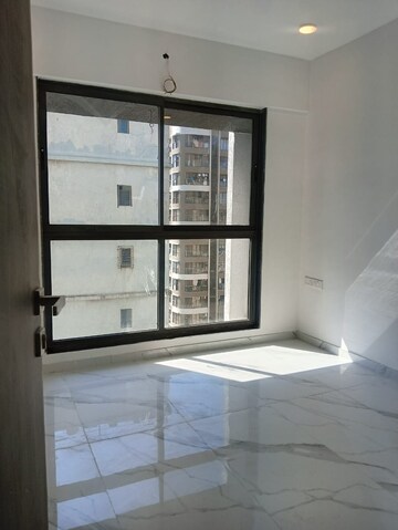 Room in 2 BHK Apartment at Dev Leo Tower, Oshiwara – for Rent