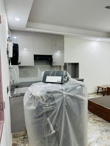 Master Bedroom in 1 BHK Builder Floor at Sector 40 – for Rent