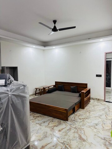 Bedroom in 1 BHK Builder Floor at Sector 40 – for Rent