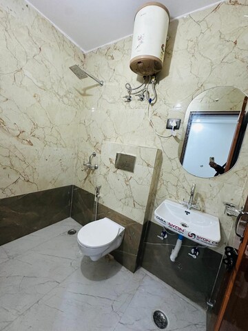 Master Bedroom in 1 BHK Builder Floor at Sector 40 – for Rent