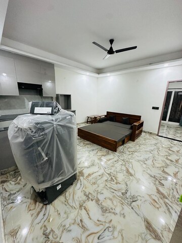 Master Bedroom in 1 BHK Builder Floor at Sector 40 – for Rent
