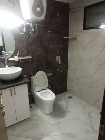 Bathroom in 2 BHK Builder Floor at Sector 30 – for Rent