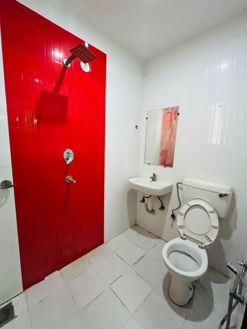 Bathroom in 1 BHK Builder Floor at Sector 40 – for Rent