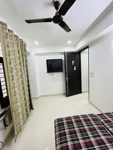 Bedroom in 1 BHK Builder Floor at Sector 40 – for Rent