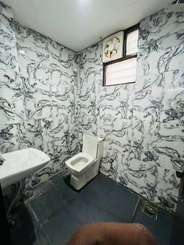 Bathroom in 1 BHK Builder Floor at Sector 40 – for Rent