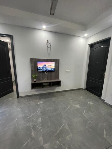 Room in 1 BHK Builder Floor at Sector 42 – for Rent