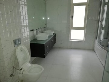 Bathroom in 4 BHK Apartment at Jaypee Augusta Town Homes, Sector 128 – for Rent