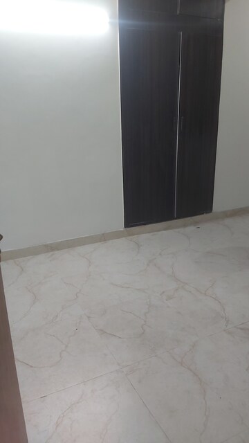 Room in 2.5 BHK Apartment at Mayur Vihar – for Sale