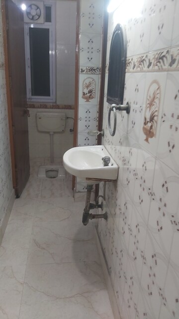 Bathroom in 2.5 BHK Apartment at Mayur Vihar – for Sale