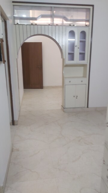 Room in 2.5 BHK Apartment at Mayur Vihar – for Sale
