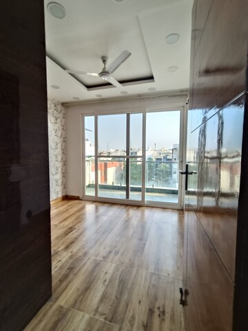 Room in 3 BHK Apartment at Vatika Seven Elements, Sector 89a – for Sale