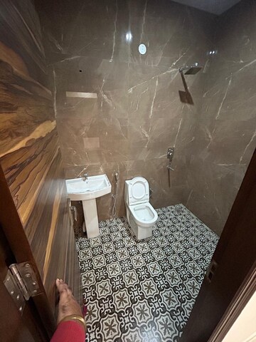 Bathroom in 2 BHK Builder Floor at Sector 30 – for Rent