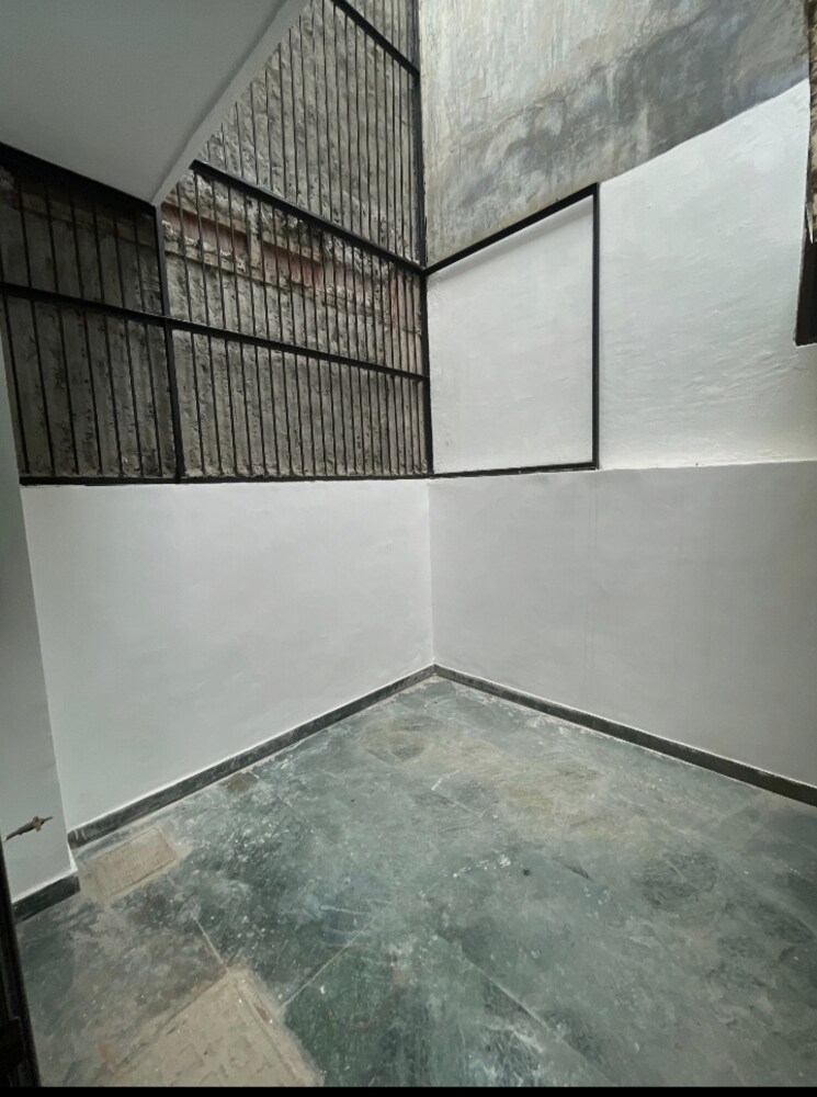 Room, sector 48 3.5 Bedroom 115 Sq.Mt. Independent House In Sector 48 Noida 8206961