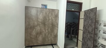 Room in 2 BHK Builder Floor at Mayur Vihar Phase 1 – for Rent