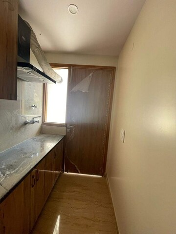 Room in 1 BHK Builder Floor at Sector 31 – for Rent