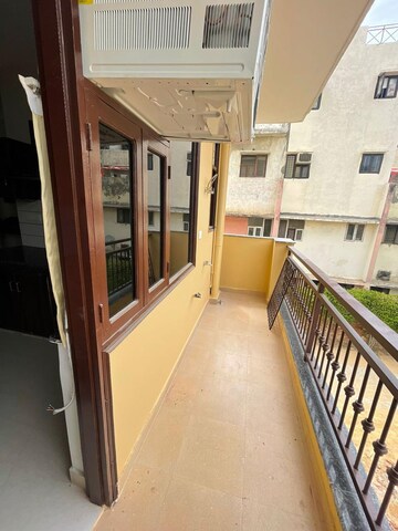 Balcony in 1 RK Builder Floor at Sector 52 – for Rent