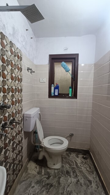 Bathroom in 2 BHK Builder Floor at Mayur Vihar Phase 1 – for Rent